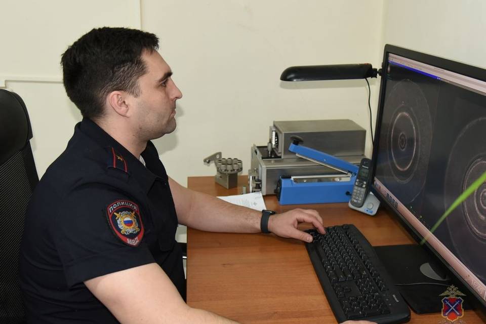 День образования экспертно-криминалистической службы отмечают волгоградские полицейские