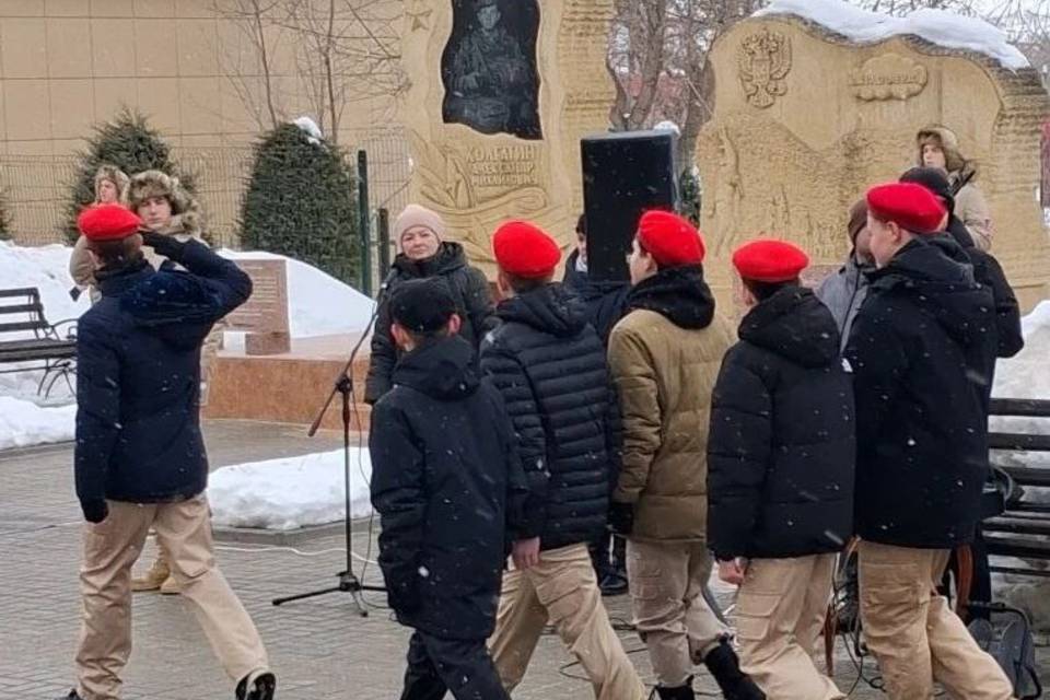 Память Героя России Александра Колгатина и бойцов 6-й роты почтили в Камышине