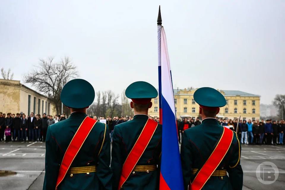 360 юных волгоградцев начали военные сборы в лагере "Авангард"