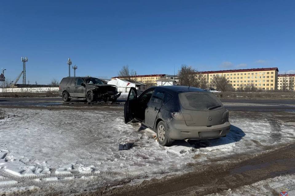Водитель «Мазды» погиб в лобовом ДТП с внедорожником в Волгограде