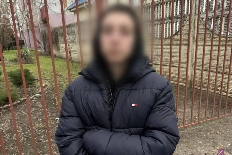 22 золотых слитка украли пособники мошенников у пенсионера из Волгограда