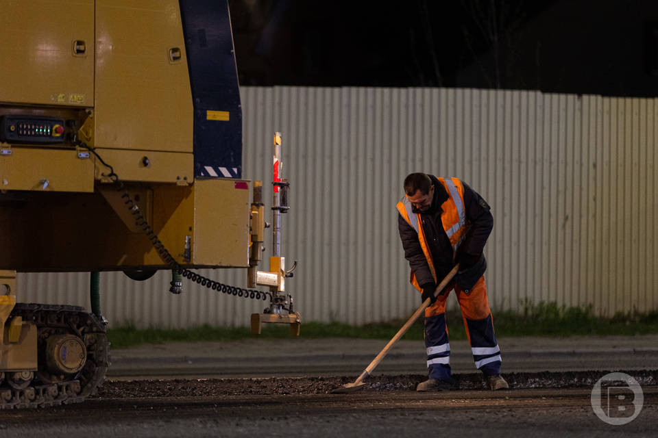 В Волжском дороги развалились после недавнего ремонта
