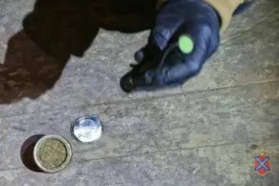 Под Волгоградом задержали мужчину, хранившего наркотики в банке