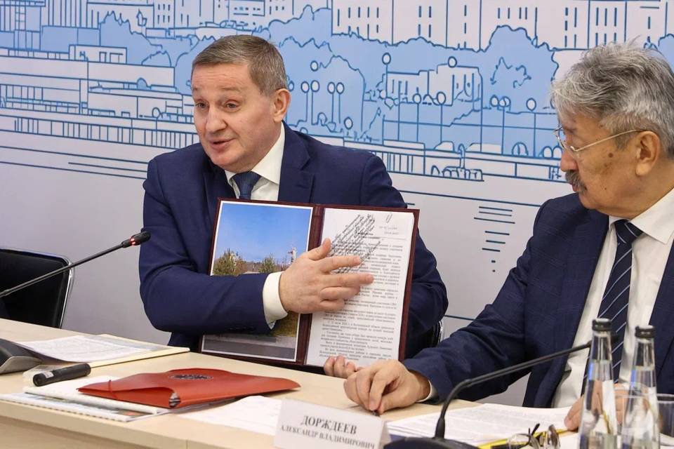 В Волгограде мать Героя России увидела на будущем монументе своего сына