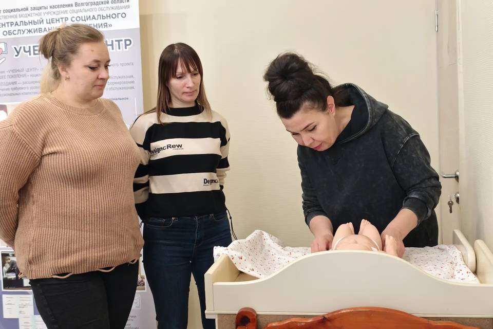 105 волгоградцев выучились на соцработников с начала 2026-го