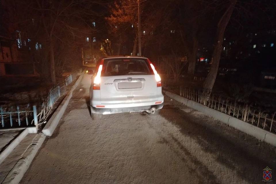 Волгоградка попала под колеса невнимательного водителя