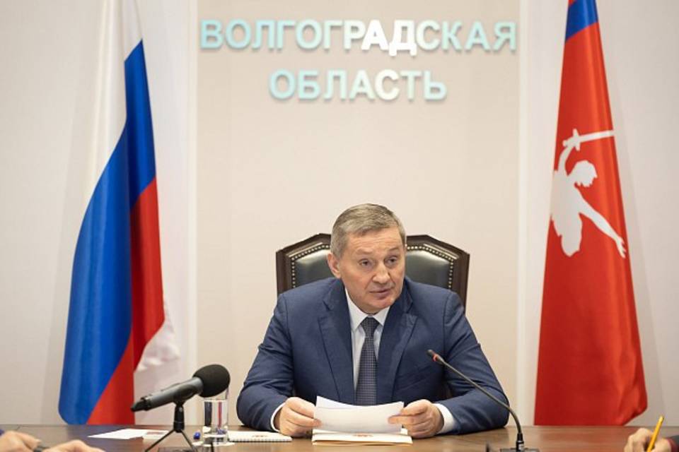 Губернатор Бочаров поставил задачу привести волгоградские дороги в порядок после зимы