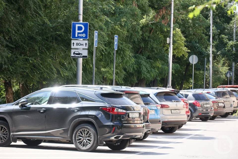 Названы адреса, по которым в Волжском появятся платные парковки