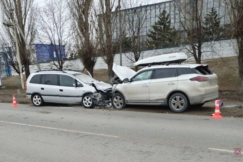 Жесткое лобовое ДТП произошло под Волгоградом