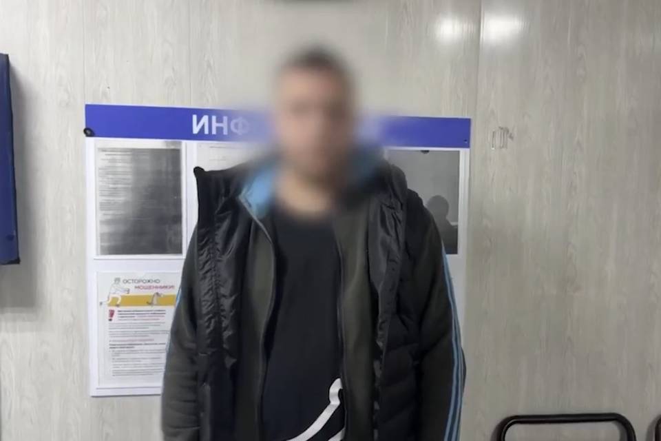 Под Волгоградом у пассажира ВАЗа нашли наркотики в карманах