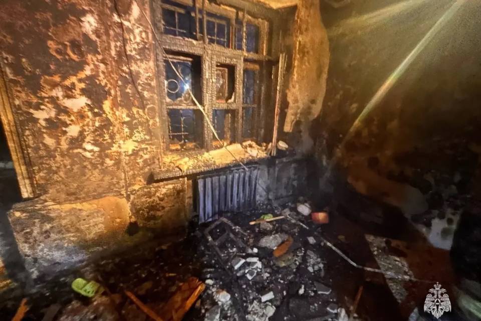 В Волгограде пожарные спасли женщину из горящей квартиры