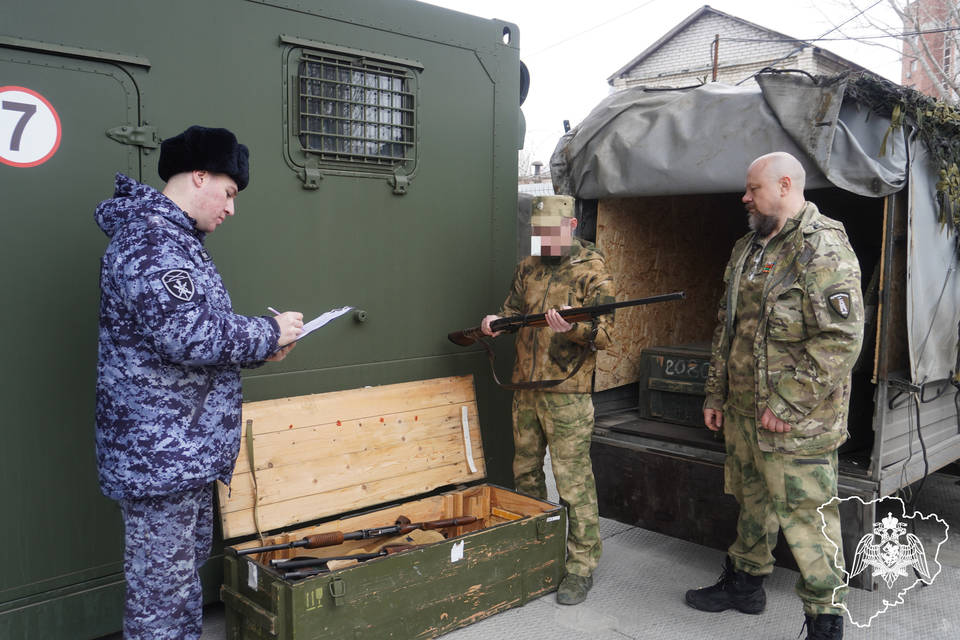 267 единиц оружия волгоградские росгвардейцы передали в зону СВО