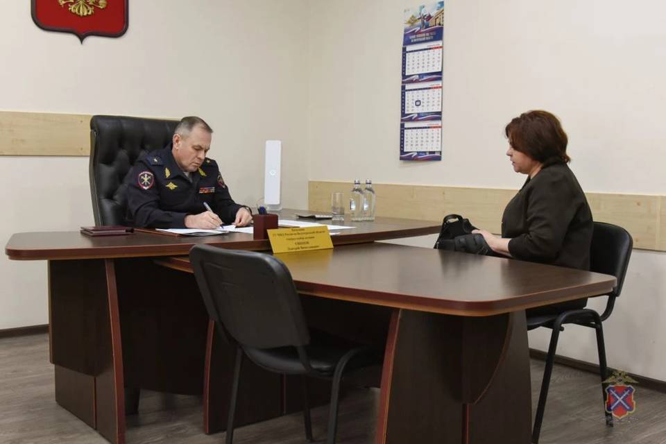 Глава волгоградской полиции принял граждан