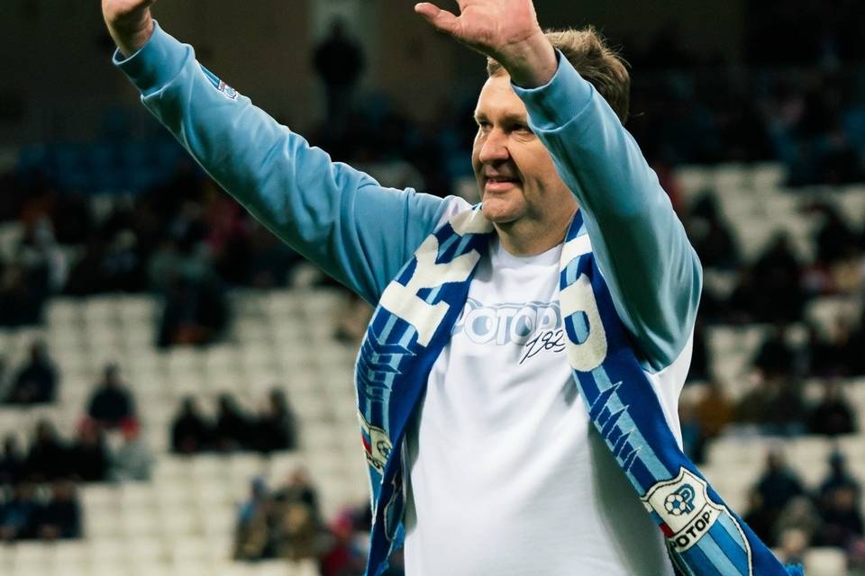 Удар по мячу перед футбольным матчем в Волгограде нанес инженер