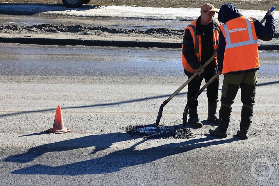 В Волжском отремонтируют шесть дорог