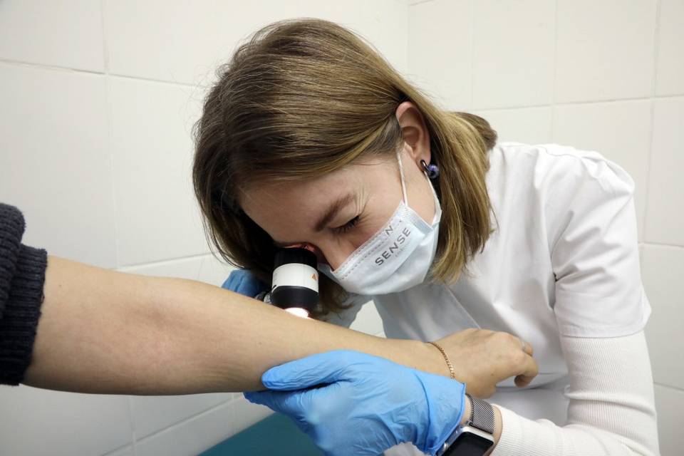 Как ухаживать за кожей при атопическом дерматите рассказала врач Светлана Щава