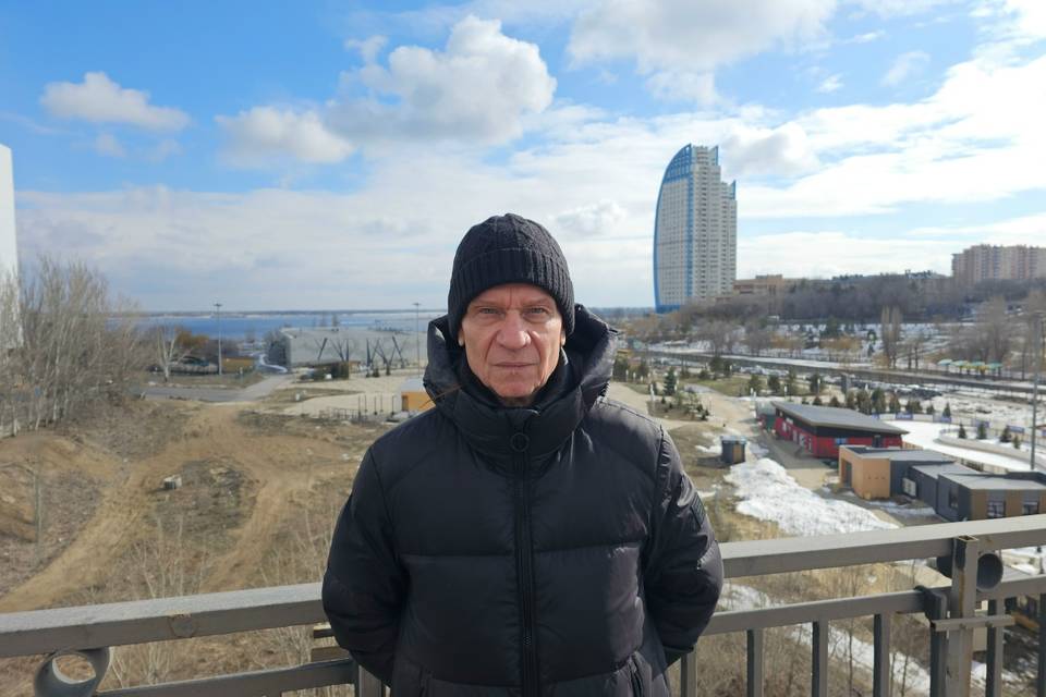 Рок-музыкант Валерий Кипелов показал фото на мосту в Волгограде