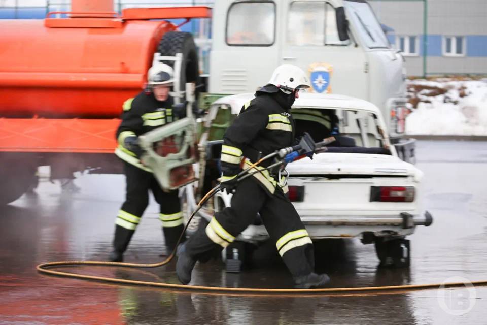 В Волгограде полиция заинтересовалась загоревшимся автомобилем