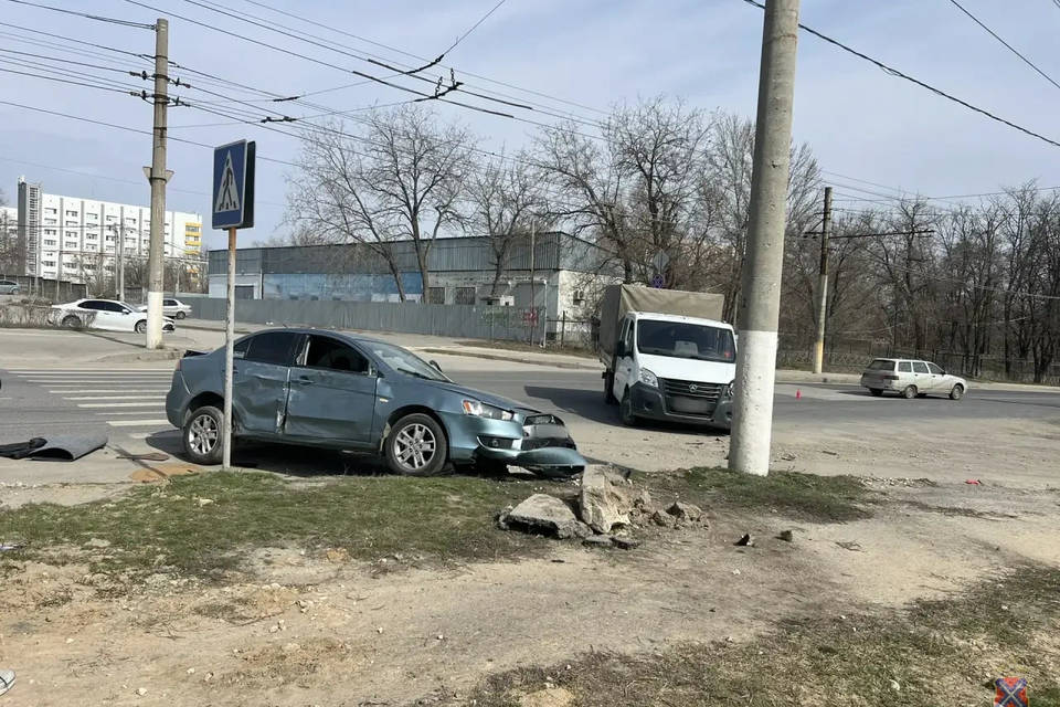 Японец и фургон столкнулись в Волгограде