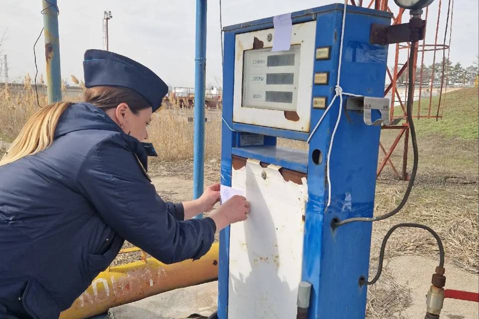 Приставы приостановили работу заправочной колонки в Волгограде