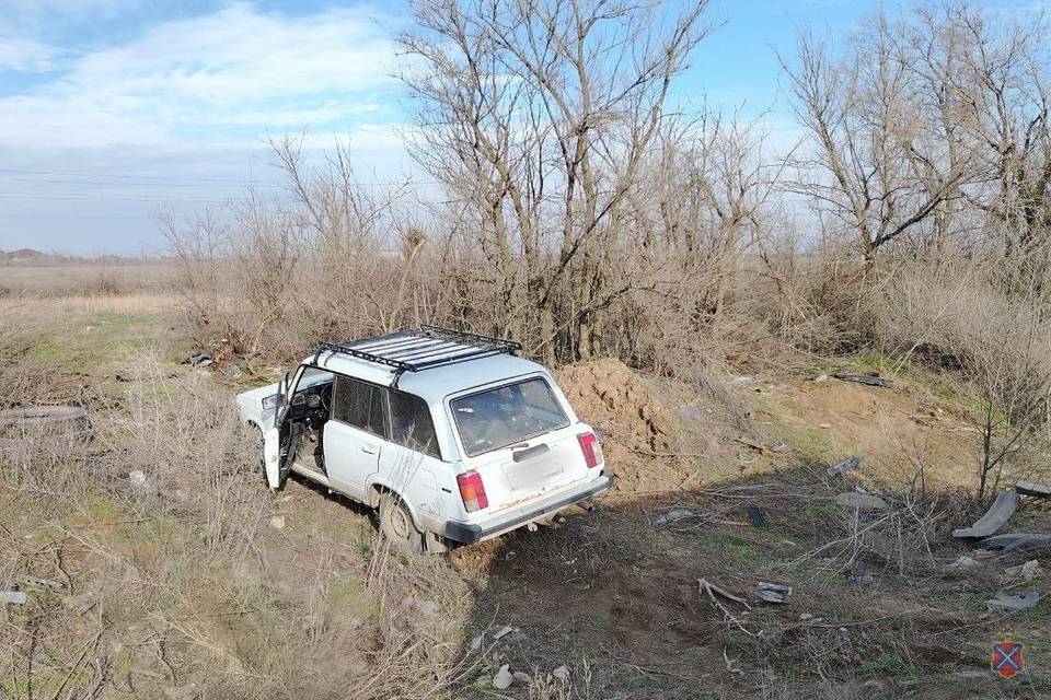 ВАЗ вылетел в кювет в Волгограде