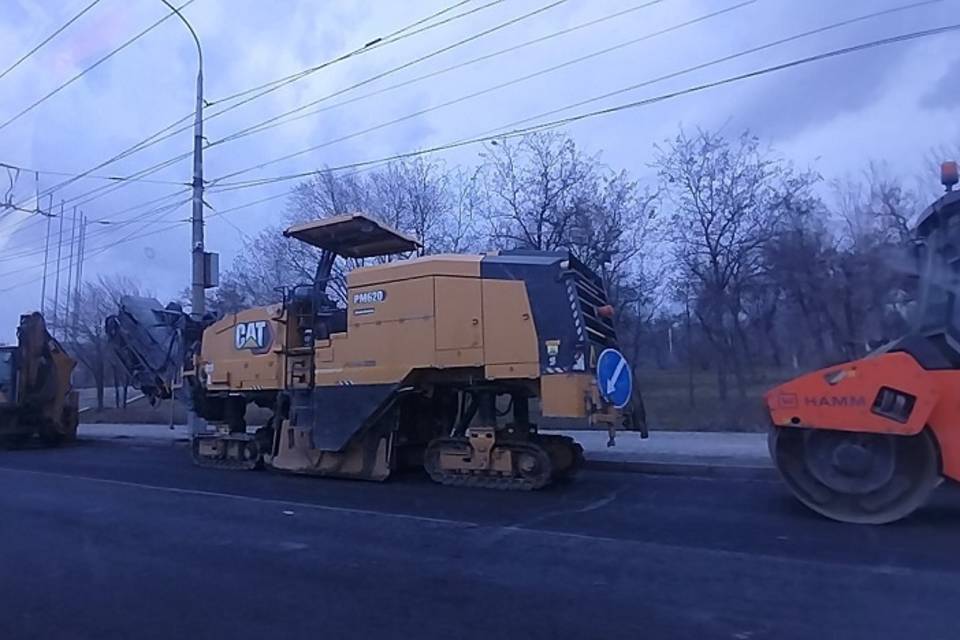 Более 60% выравнивающего слоя уложили по проспекту Ленина в Волгограде