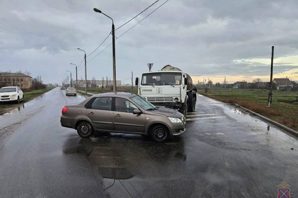 Ассенизатор взял тараном легковушку в Волжском