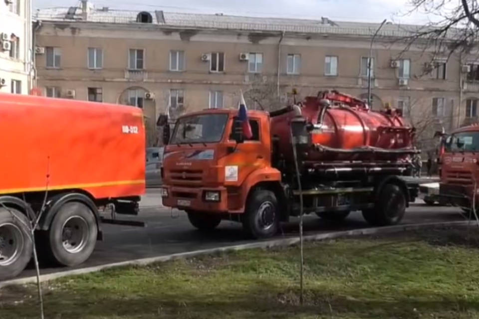 Спецтехника проехала парадом по улицам Волжского