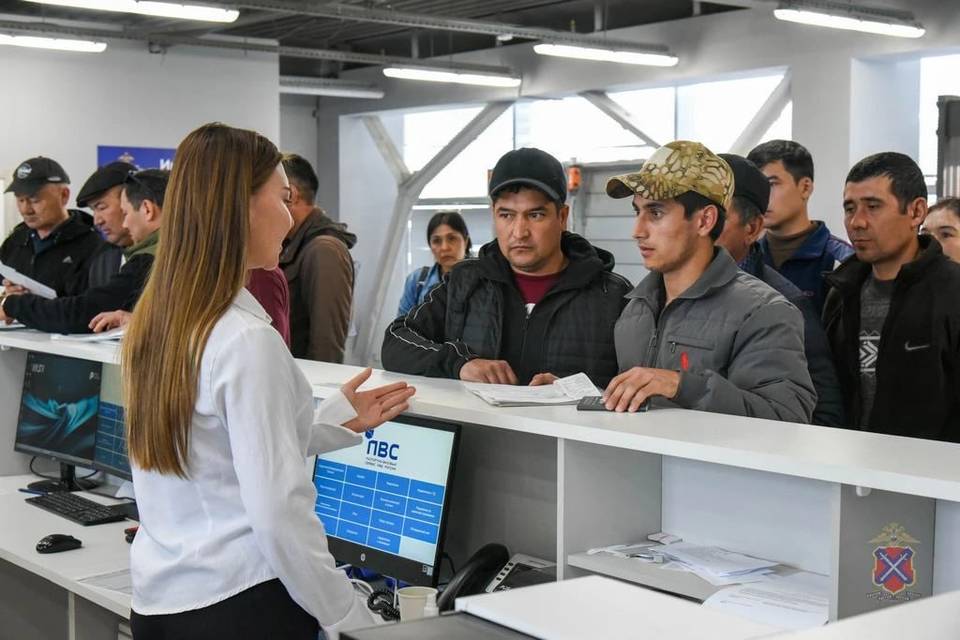 В волгоградском паспортно-возовом сервисе МВД за год оказали более 82 тысяч услуг