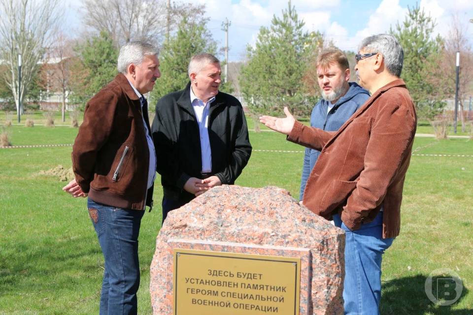 Бочаров и Марченко посетили строящийся мемориал участникам СВО