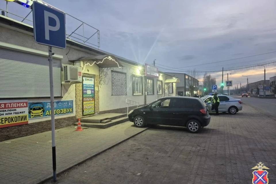 Hyundai Getz выехал на тротуар и сбил женщину под Волгоградом