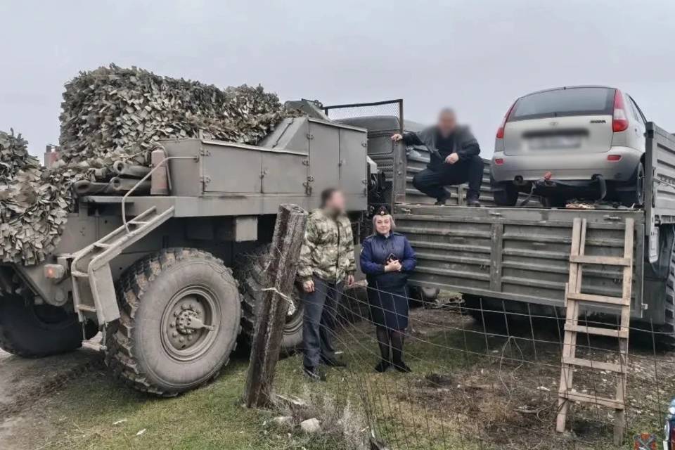 Две конфискованные машины передали волгоградские полицейские Минобороны РФ