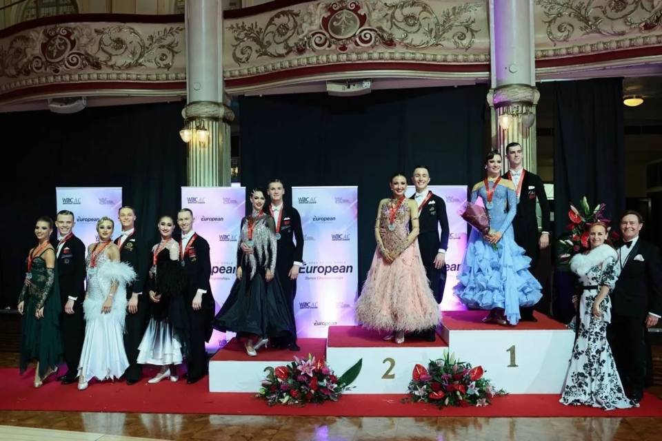 Золото завоевали волгоградские танцоры в Блэкпуле