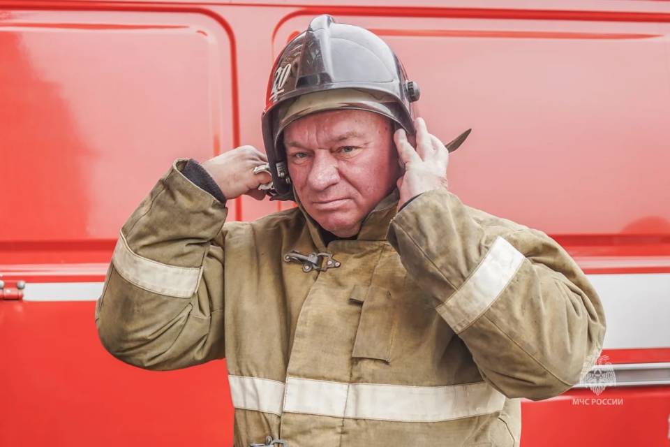 В Волгограде проводили на пенсию пожарного с 31-летним стажем