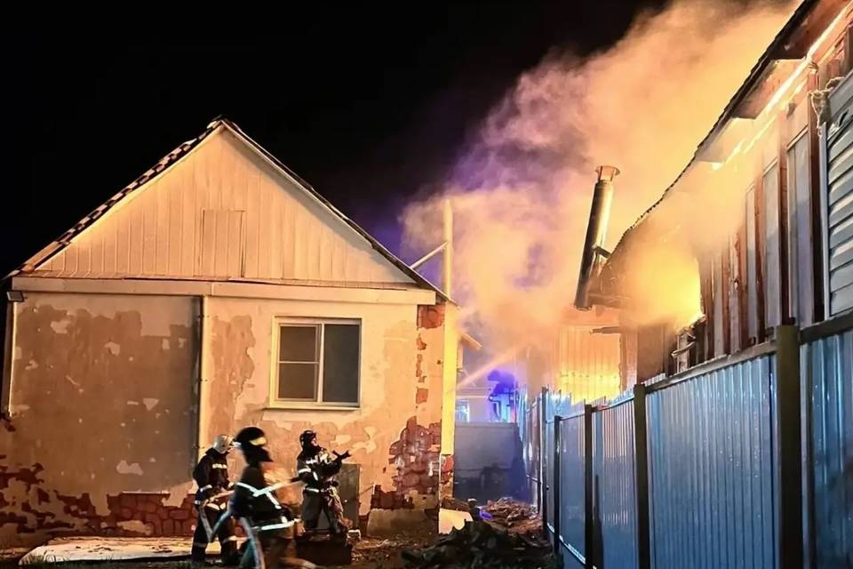 Пожар на 150 квадратов тушили в Волгограде