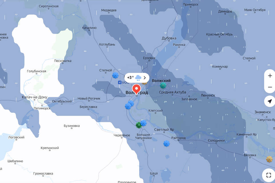 Огромная дождевая туча нависла над Волгоградом