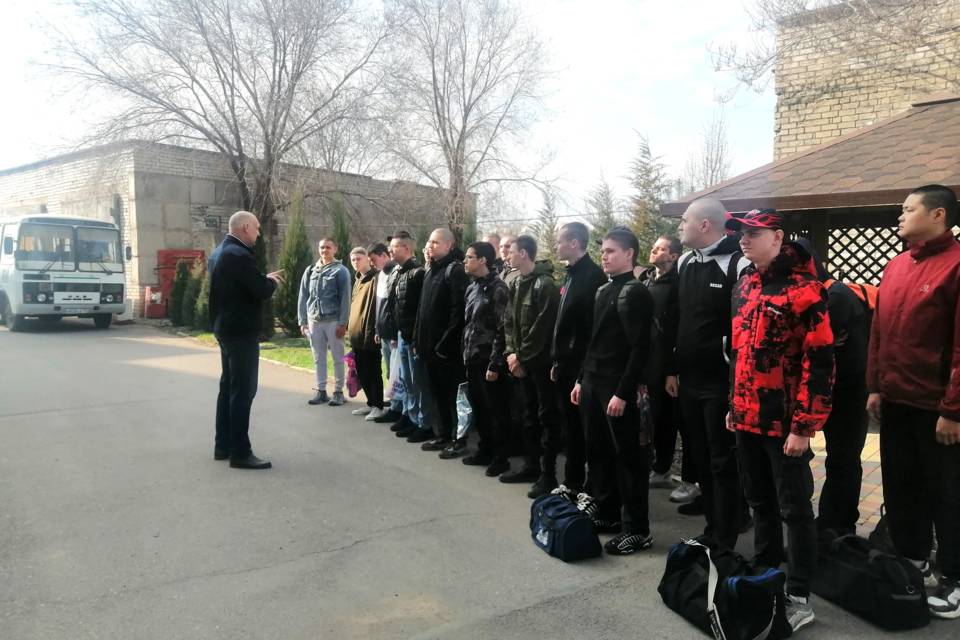 Срочников из Волгоградской области призвали на службу