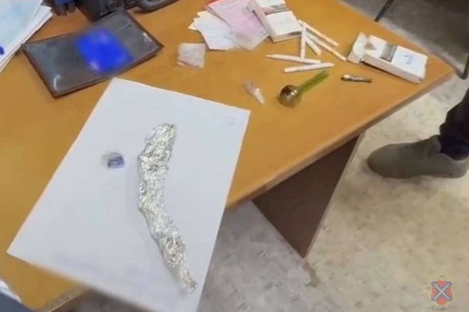 Под Волгоградом пассажира такси задержали за хранение наркотиков