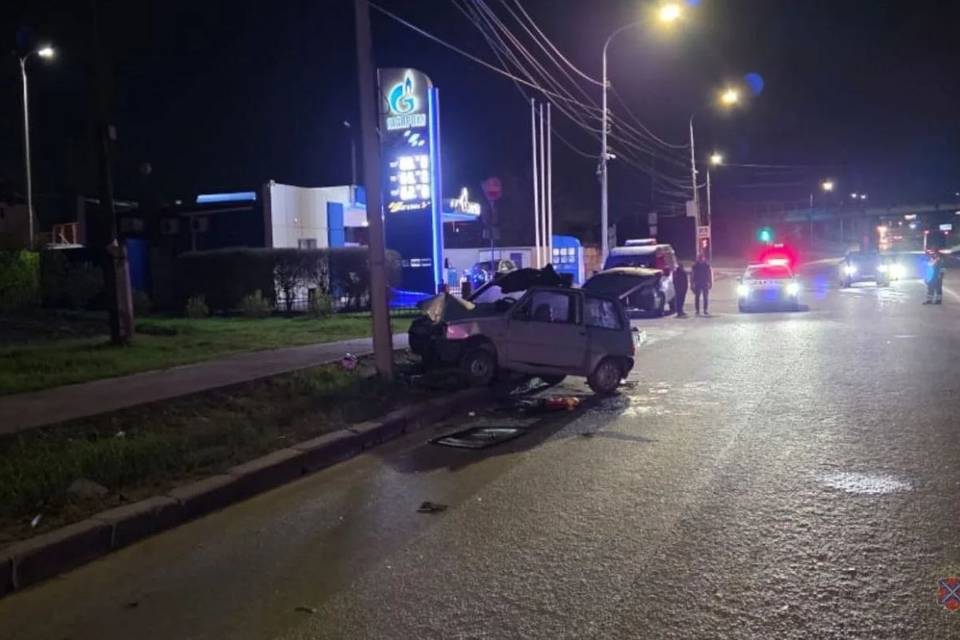 В Волгограде «Ока» протаранила опору ЛЭП