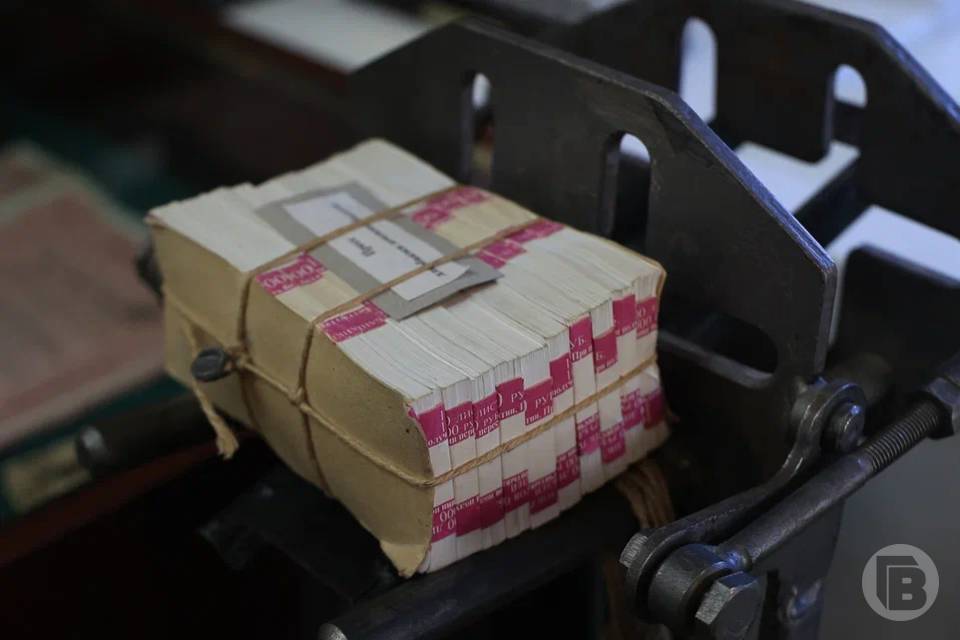 Фальшивые деньги от настоящих научили отличать юных волгоградцев