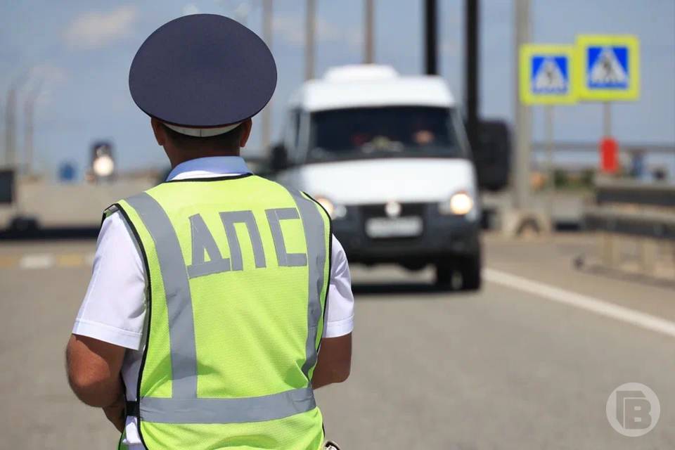 На юге Волгограда иномарка сбила женщину, водитель сбежал