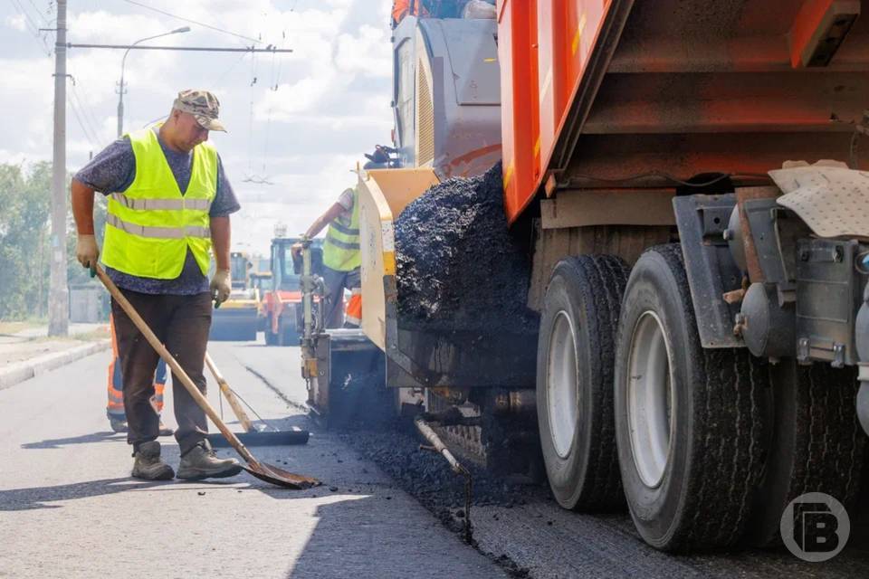 Подъездную дорогу к хутору ремонтируют в Волгоградской области