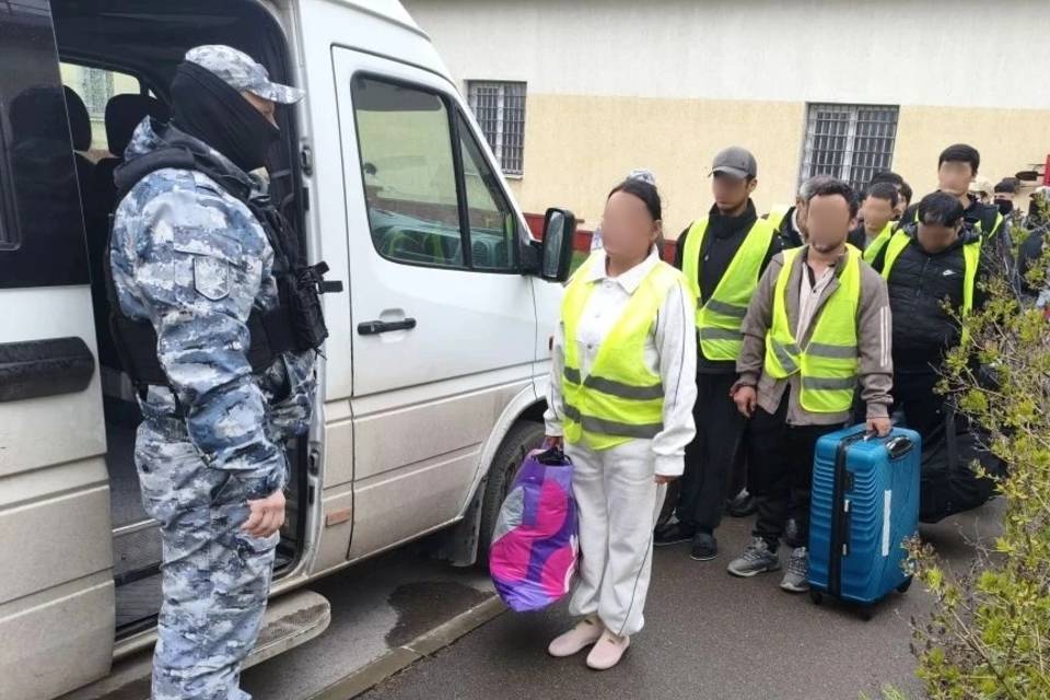 222 иностранца депортировали из Волгоградской области с 2026 года