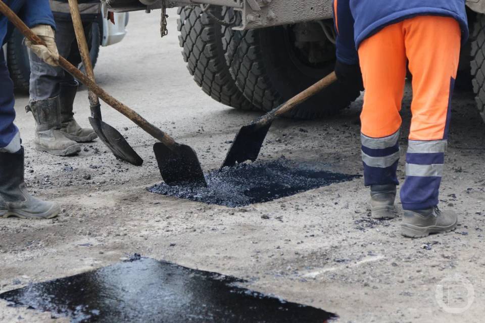 Более 26 тысяч квадратов дорог восстановили в Волгограде с 2026 года