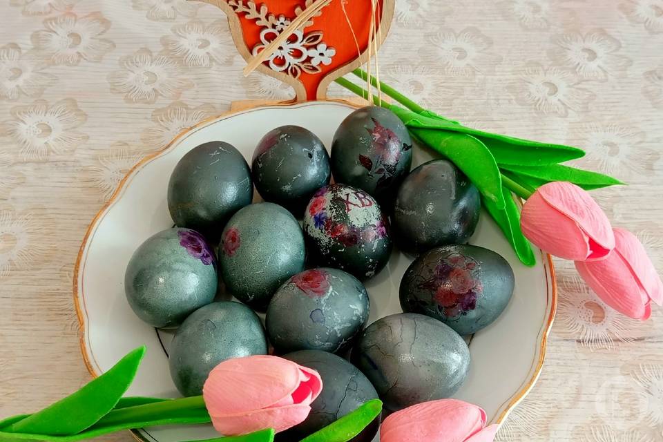 Врач назвала срок хранения пасхальных крашеных яиц