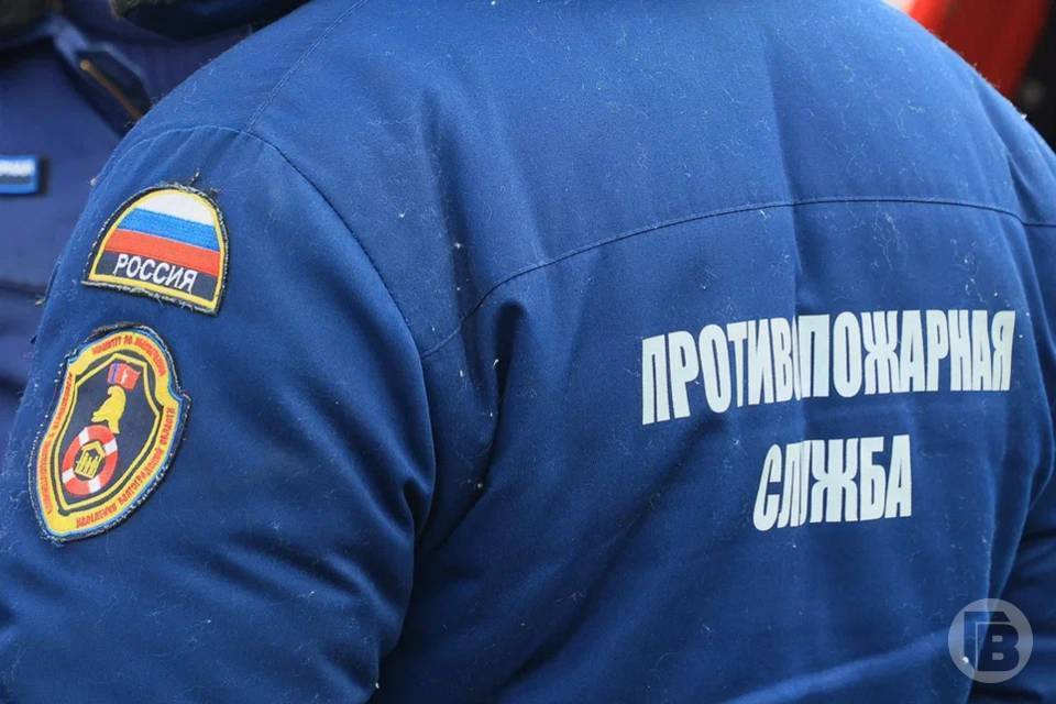 Строительный вагончик загорелся в Волжском, пострадавших нет