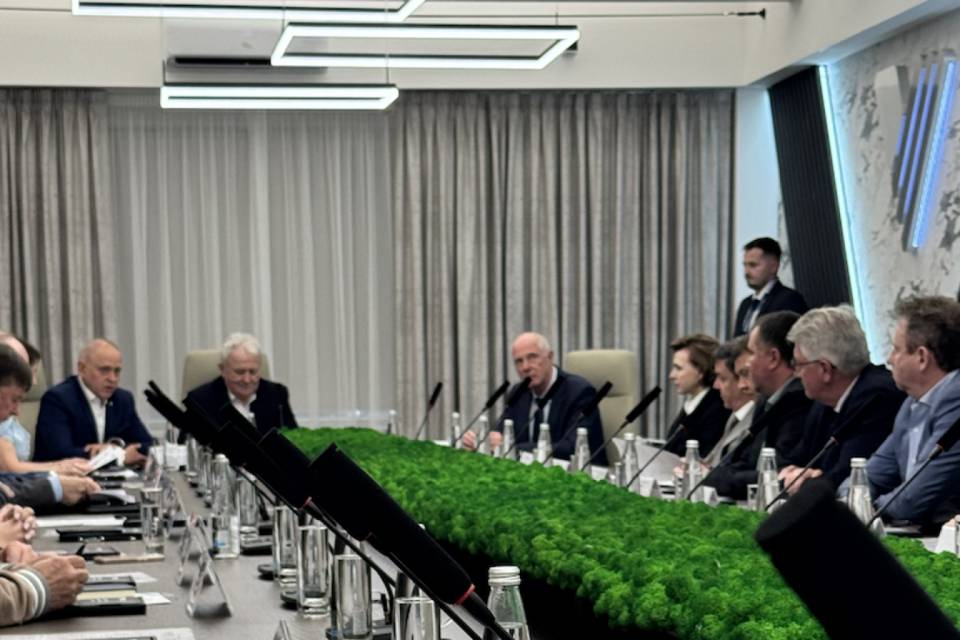 Москвичев провел встречу с руководителями ведущих предприятий региона