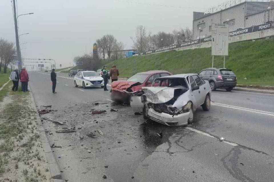 Трое пострадали в ДТП по улице Землячки в Волгограде