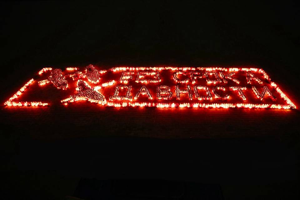 Фразу «Без срока давности» выложили из более двух тысяч свечей в Волгограде