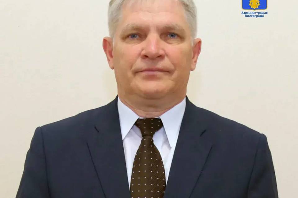 Почетное звание присвоили главе администрации Дзержинского района Волгограда